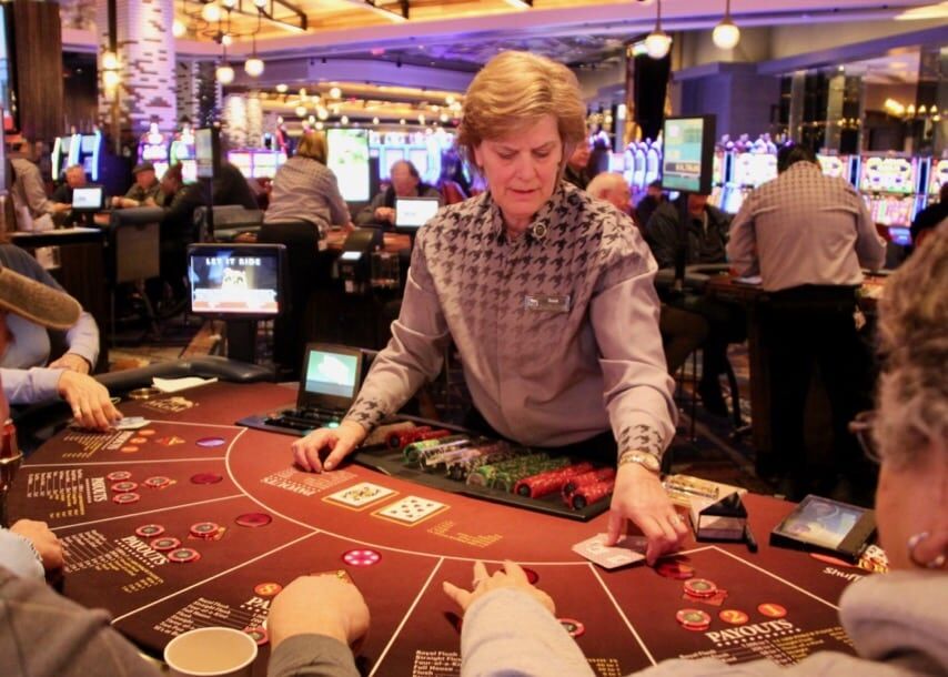 When Does the Dealer Have to Hit in Blackjack? Decks and Stacks